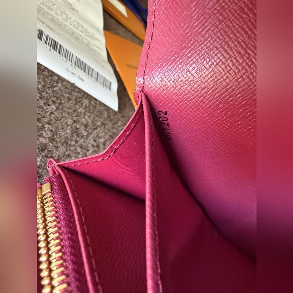 Louis Vuitton Sarah Wallet - Picture 14 of 16